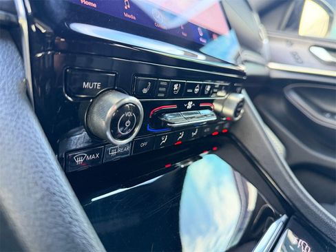 Used 2022 Jeep Grand Cherokee Overland w/ Luxury Tech Group IV image 25