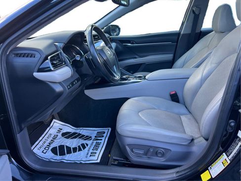 Used 2020 Toyota Camry XSE image 11
