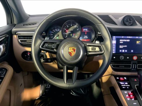 Used 2025 Porsche Macan image 15