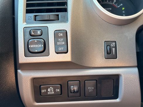 Used 2013 Toyota Tundra 4x4 Double Cab w/ Tow Pkg image 21