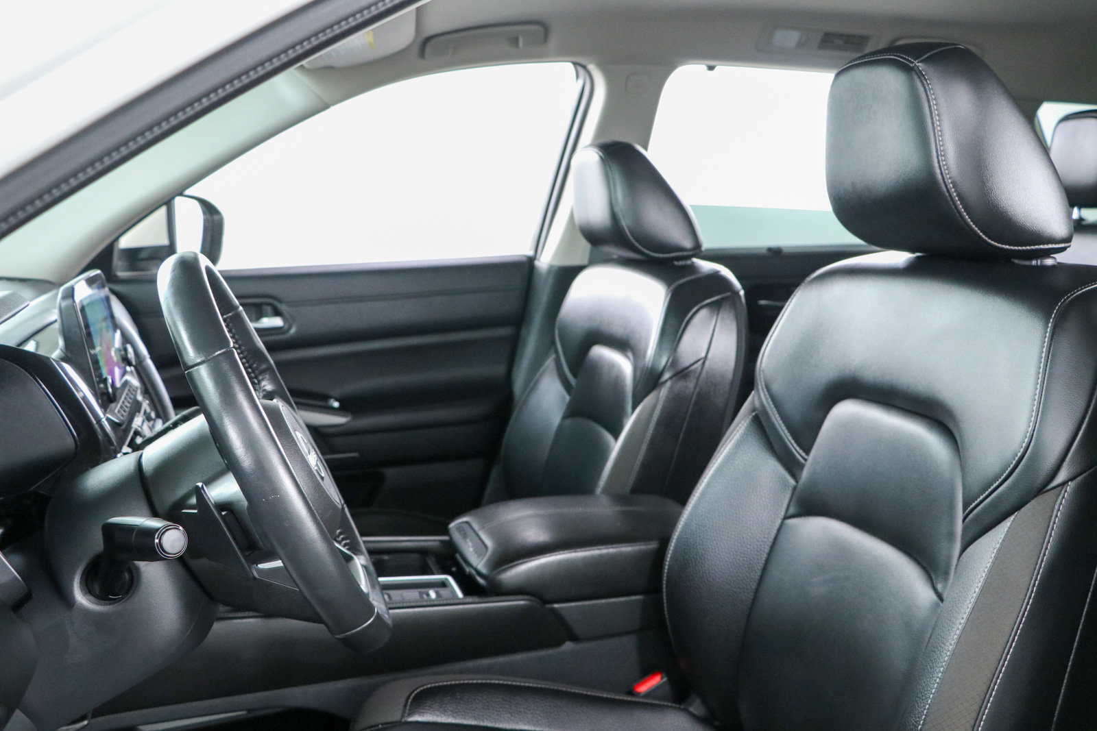 Used 2024 Nissan Pathfinder SL FWD image 23