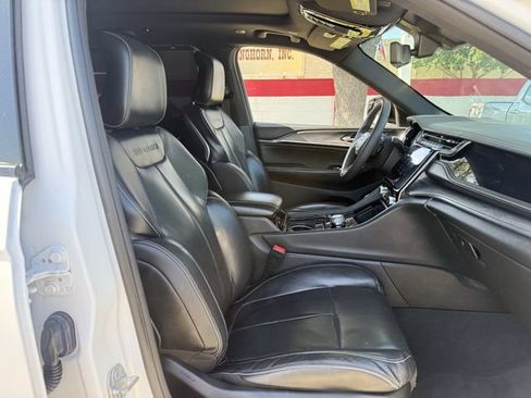 Used 2023 Jeep Grand Cherokee Overland w/ Luxury Tech Group IV RWD image 29
