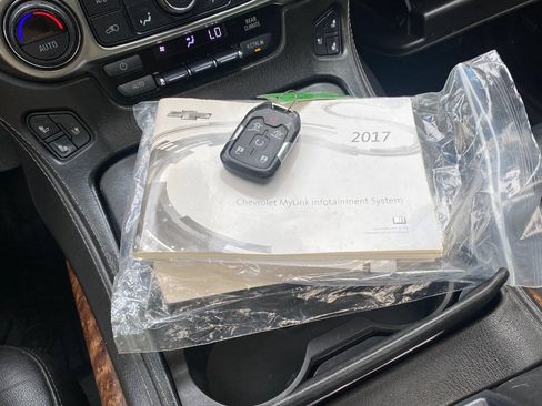 Used 2017 Chevrolet Suburban Premier RWD image 21