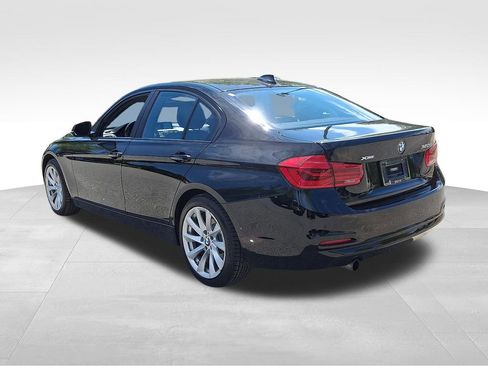 Used 2017 BMW 320i xDrive Sedan AWD/4WD image 4