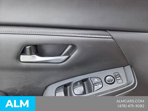 Used 2024 Nissan Sentra SV FWD image 25
