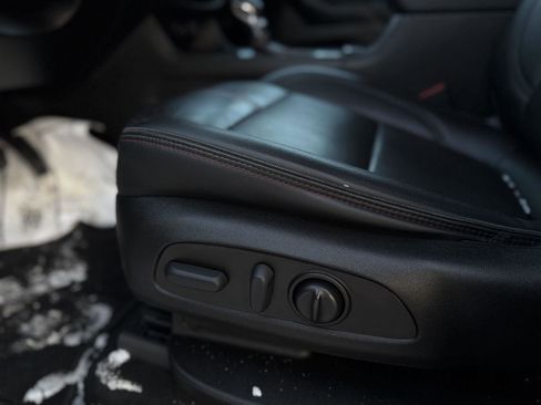 Used 2022 Chevrolet Traverse RS image 16