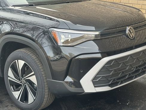 New 2026 Volkswagen Taos SE image 9