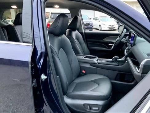 Used 2025 Toyota Grand Highlander FWD image 8