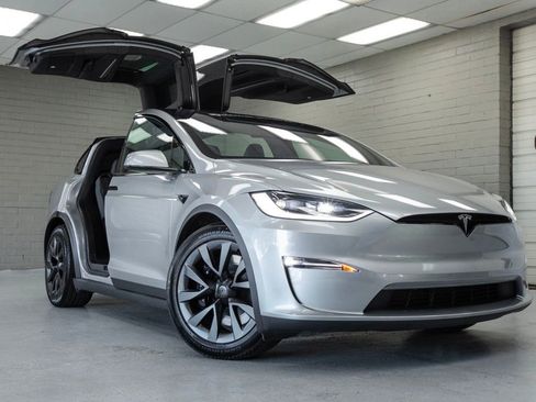 Used 2024 Tesla Model X image 1