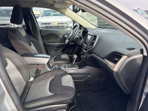 Used 2014 Jeep Cherokee Latitude w/ Comfort/Convenience Group FWD image 24
