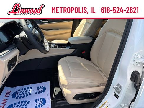 Used 2025 Jeep Grand Cherokee Limited AWD/4WD image 18