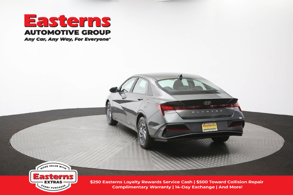 Used 2024 Hyundai Elantra SEL FWD image 65