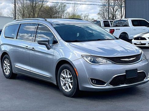 Used 2020 Chrysler Pacifica Touring-L image 1