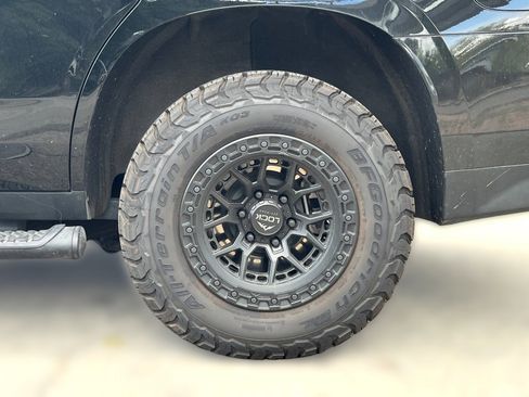 Used 2023 Chevrolet Tahoe Z71 w/ Z71 Off-Road Package AWD/4WD image 6