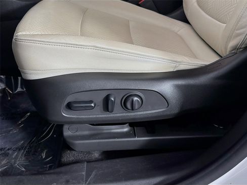 Used 2020 Buick Encore GX Essence w/ Experience Buick Package FWD image 22