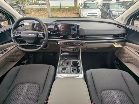New 2027 Kia Carnival LX FWD image 17