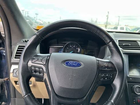 Used 2017 Ford Explorer XLT w/ Equipment Group 202A image 10