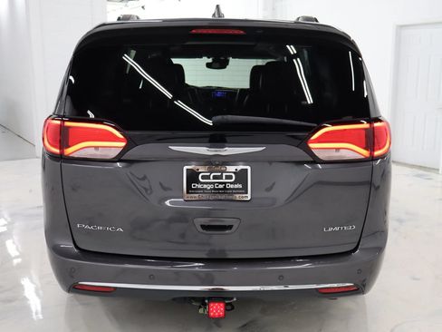 Used 2017 Chrysler Pacifica Limited FWD image 7
