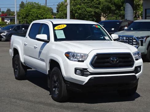 Used 2023 Toyota Tacoma SR5 AWD/4WD image 2