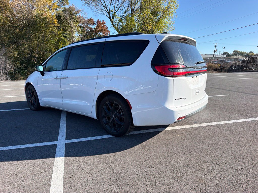 Used 2025 Chrysler Pacifica Limited FWD image 7