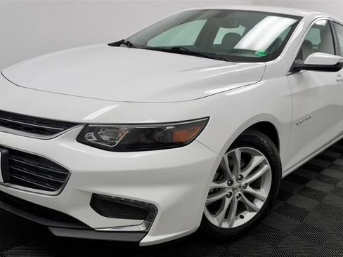 Used 2018 Chevrolet Malibu LT image 3