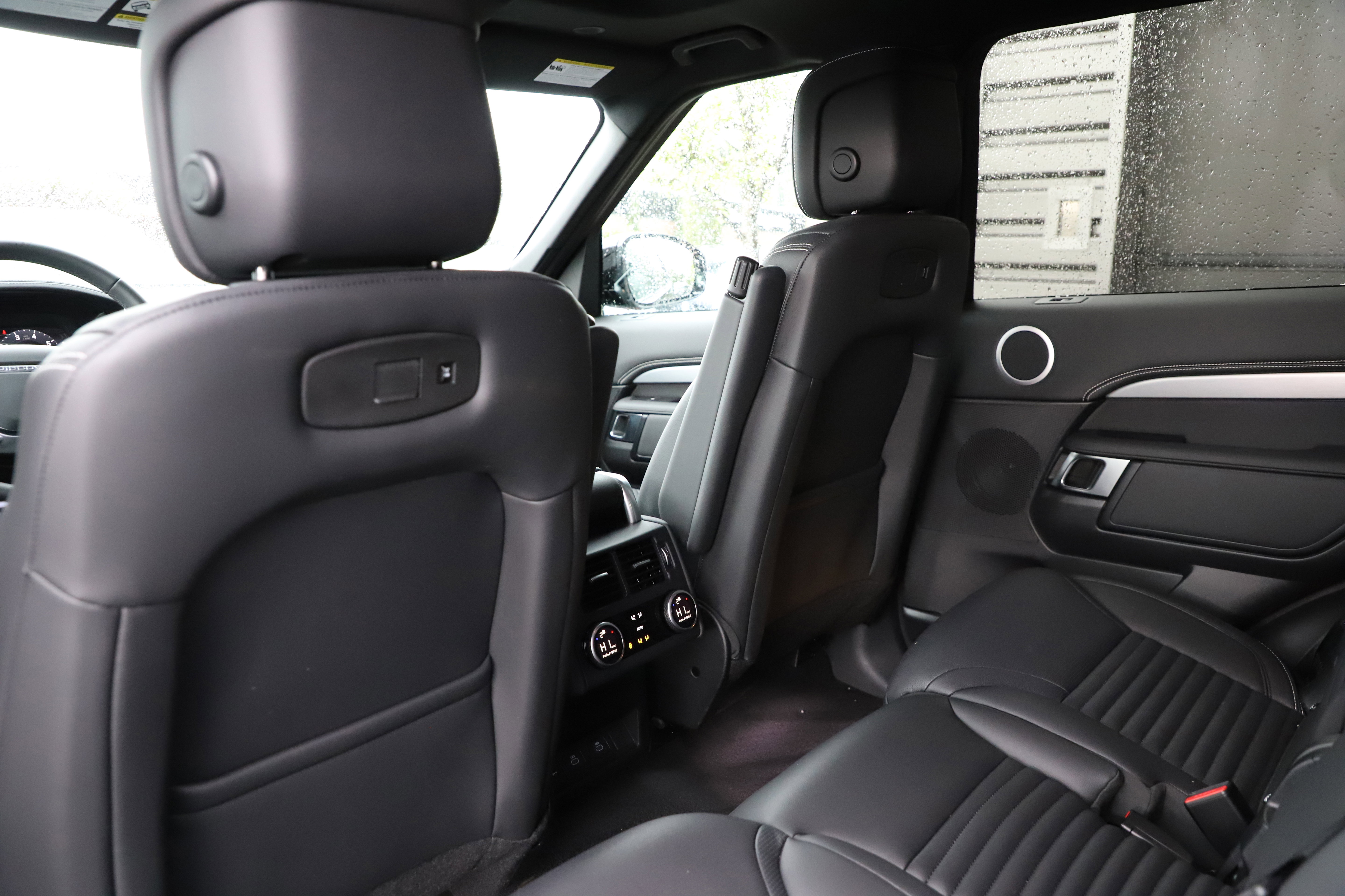 Certified 2025 Land Rover Discovery Dynamic SE AWD/4WD image 15