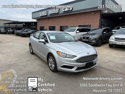 Used 2017 Ford Fusion SE w/ Fusion SE Technology Package image 1