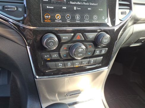 Used 2022 Jeep Grand Cherokee Laredo E image 20