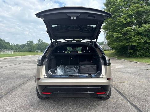 New 2026 Land Rover Range Rover Velar Dynamic SE image 9
