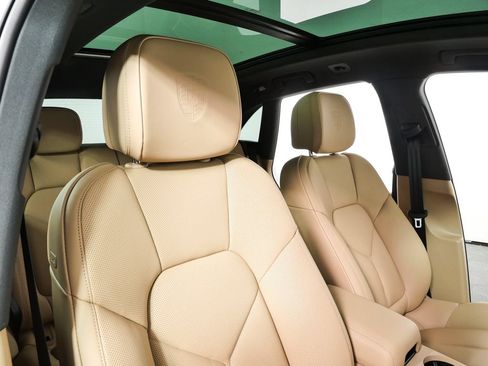 New 2026 Porsche Macan Turbo AWD/4WD image 25