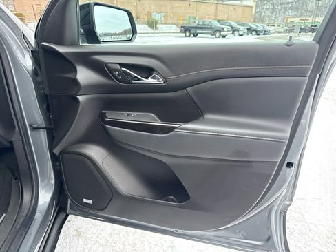 Used 2022 GMC Acadia AT4 w/ Technology Package image 28