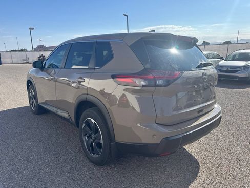 Used 2024 Nissan Rogue SV FWD image 3