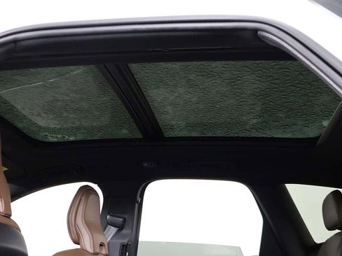 Used 2021 Volvo XC60 T5 Momentum w/ Premium Package image 16