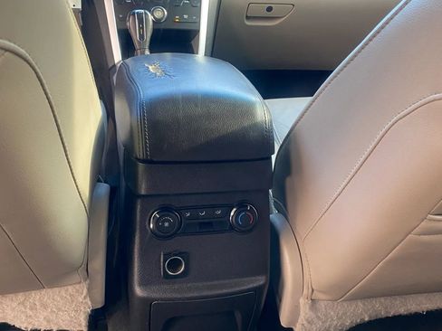 Used 2015 Ford Explorer XLT w/ Equipment Group 202A FWD image 10