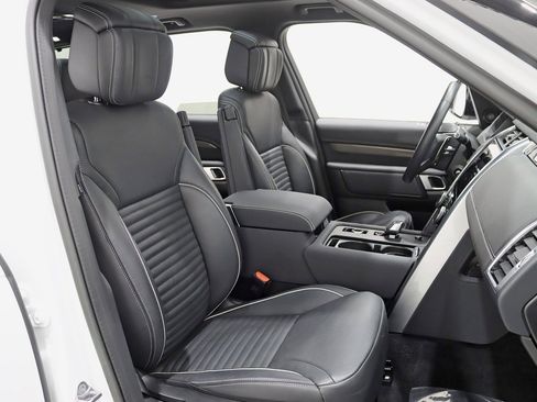 Used 2023 Land Rover Discovery Metropolitan Edition image 31