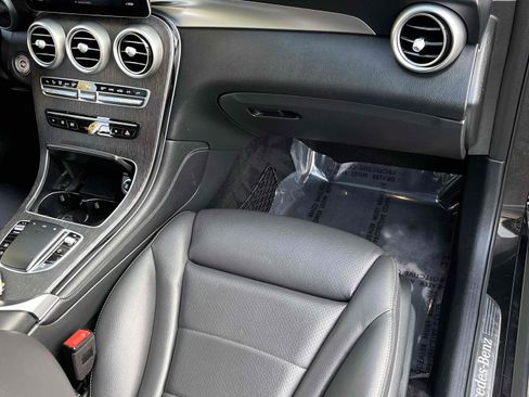 Used 2020 Mercedes-Benz GLC 300 4MATIC w/ Premium Package image 46