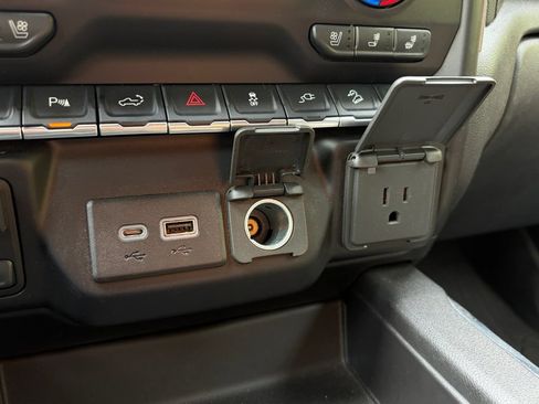 Used 2021 Chevrolet Silverado 1500 LTZ AWD/4WD image 21