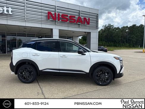 New 2025 Nissan Kicks SR image 9