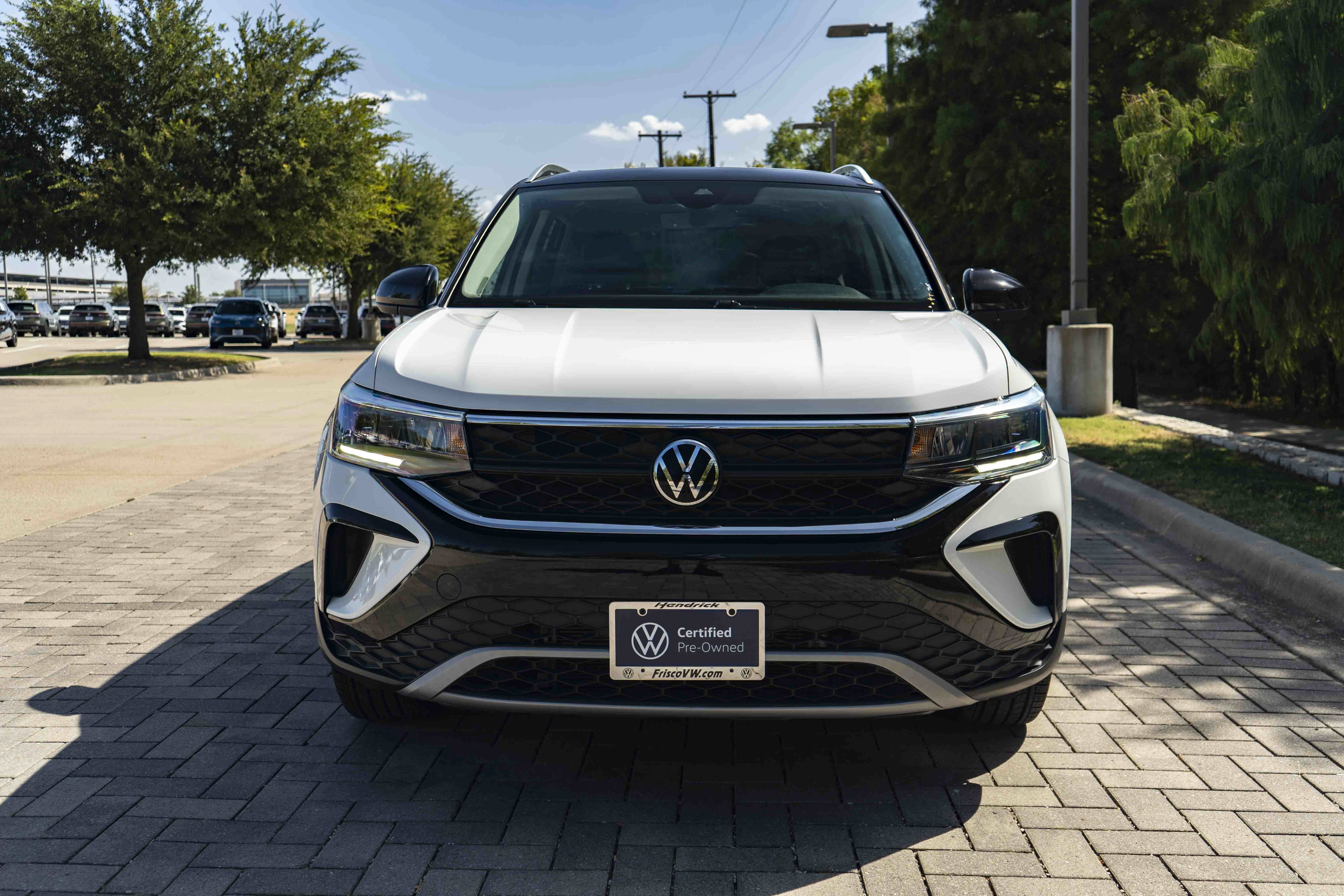 Certified 2023 Volkswagen Taos SE w/ Panoramic Sunroof Package FWD image 3