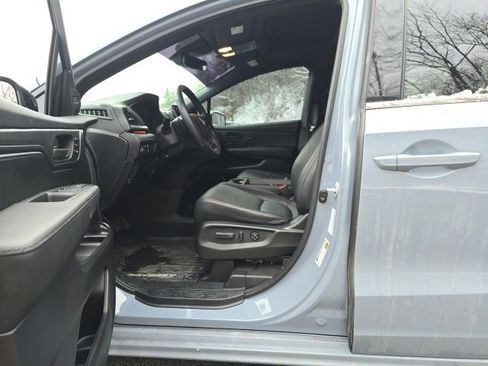 Used 2024 Honda Odyssey Sport image 11