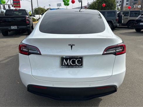 Used 2021 Tesla Model Y 2WD image 12