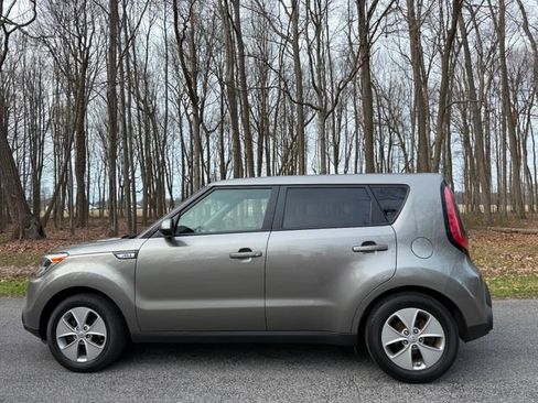Used 2016 Kia Soul w/ Convenience Package image 2