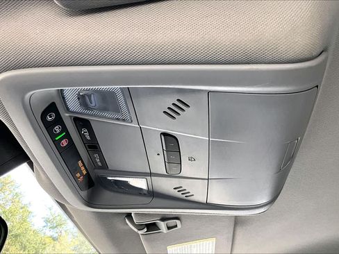 Used 2020 Chevrolet Equinox LT w/ Driver Convenience Package FWD image 32