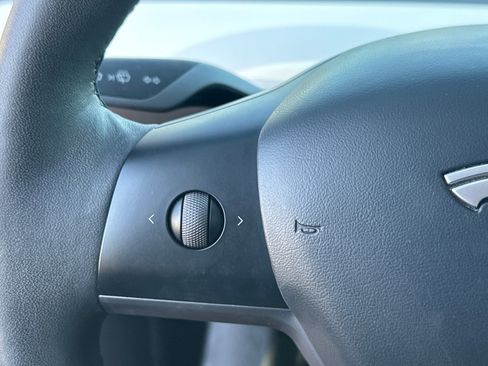 Used 2023 Tesla Model Y AWD image 10