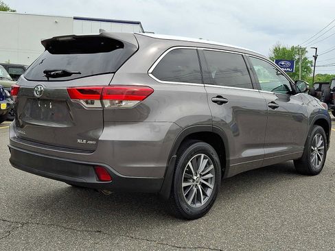Used 2018 Toyota Highlander XLE AWD/4WD image 6