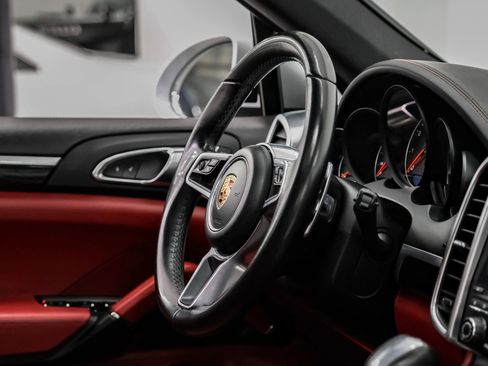 Used 2017 Porsche Cayenne Platinum Edition image 13