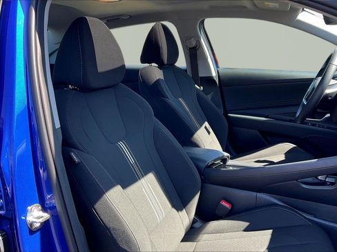 Used 2025 Hyundai Elantra SEL image 29