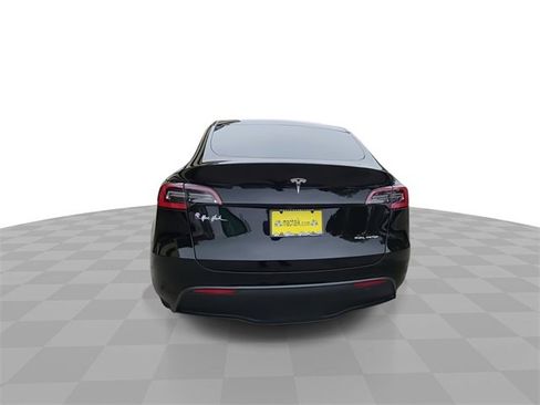 Used 2021 Tesla Model Y Long Range image 7