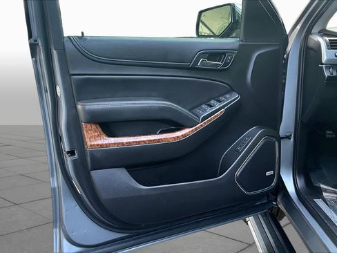 Used 2018 Chevrolet Suburban Premier AWD/4WD image 21
