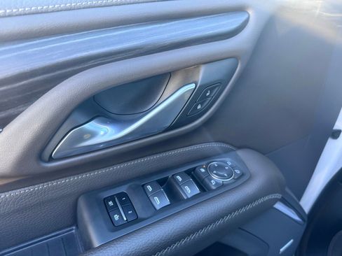 Used 2022 GMC Yukon Denali w/ Denali Premium Package image 16